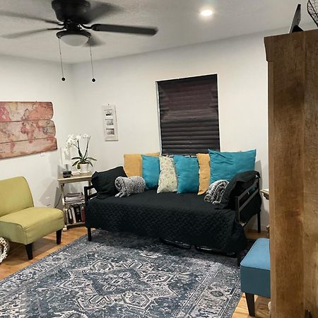 ألباكركي The Upper Room At Casa1022 Compound المظهر الخارجي الصورة