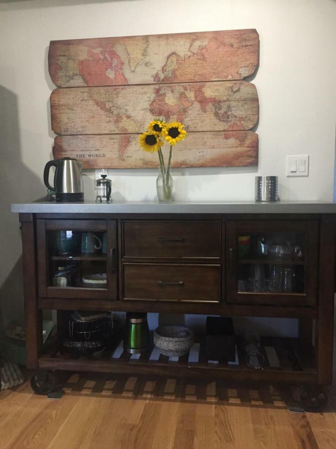 ألباكركي The Upper Room At Casa1022 Compound المظهر الخارجي الصورة